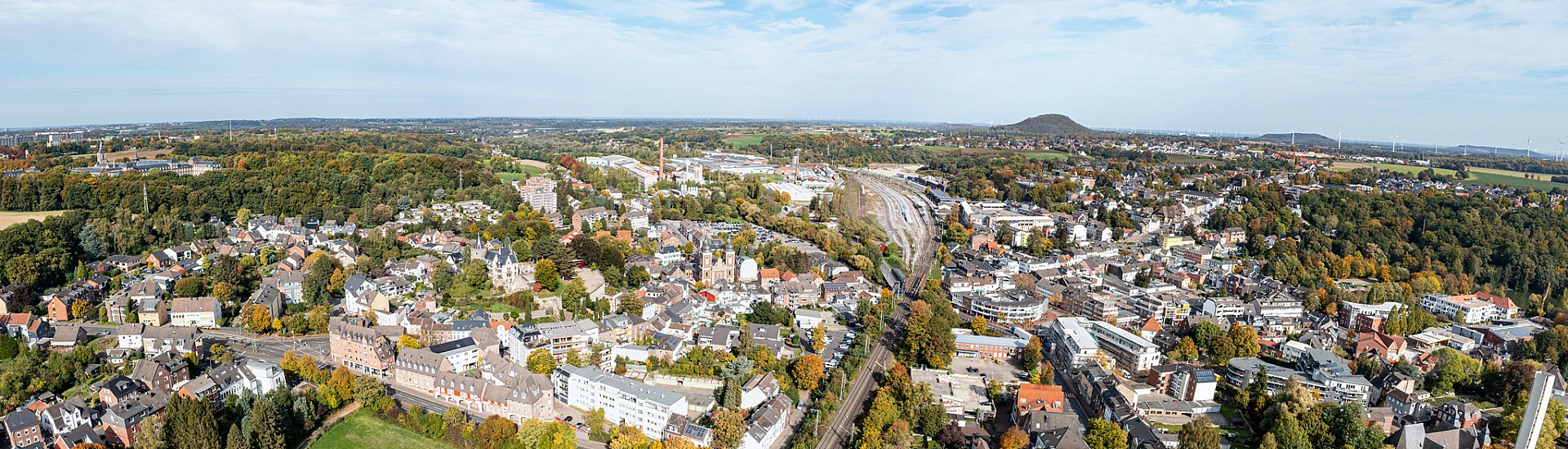 Symboldbild: Herzogenrath - Strauch Service | Ihre Service-Profis für Containerdienste, Transporte, Grünabfälle, Kamin- und Brennholz